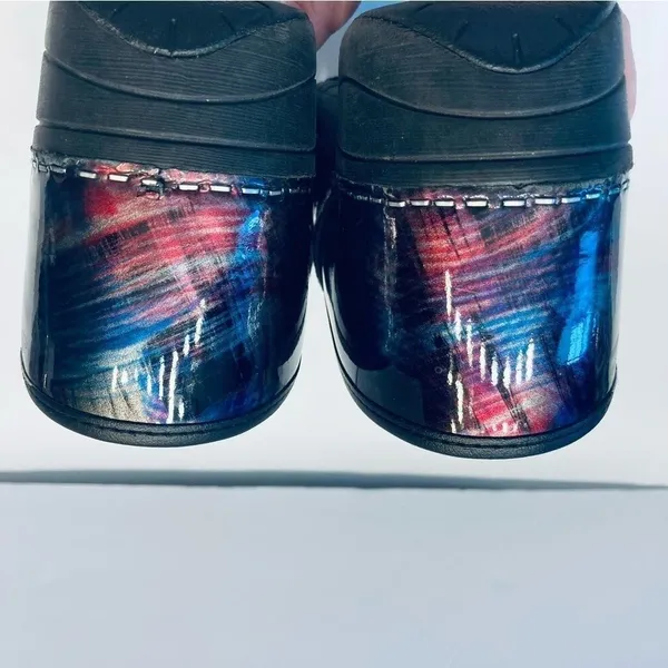 Dansko Professional Clogs Sz 39 Multi Color Abstract Patent Leather Nursing Shoe - Image 4