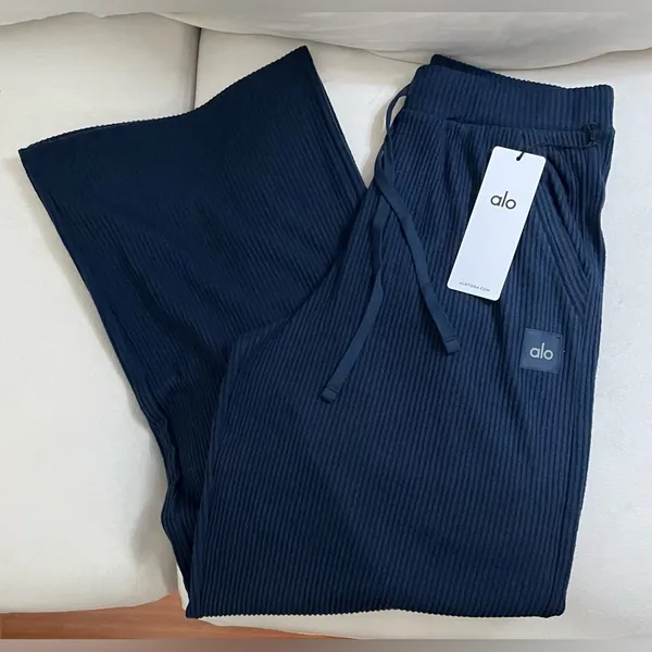ALO Yoga NWT Muse Wide Leg Pants Navy Blue Size M - Image 7