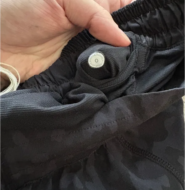 Lululemon Shorts Hotty Hot 2.5" - Image 3