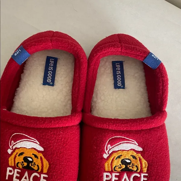 Women’s Life Is Good house slippers red fleece “Peace Love Dogs” new size 7 NEW - Image 6