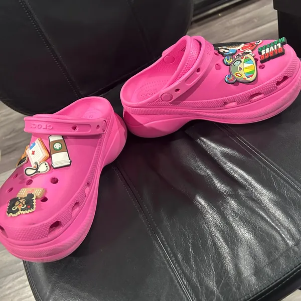CROCS women’s Pink Slippers with Fun Charms - Image 7