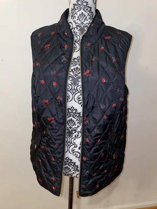 Charter Club Black & Red Floral Quilted Puffer Vest Size Large Like New - Image 6