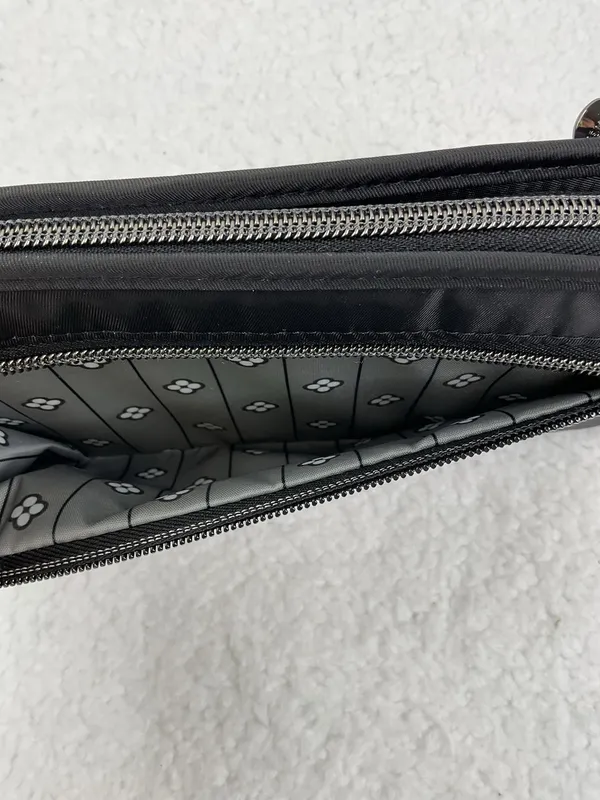 Lug Zeppelin RFID Travel Organizer Black Wallet - Image 6