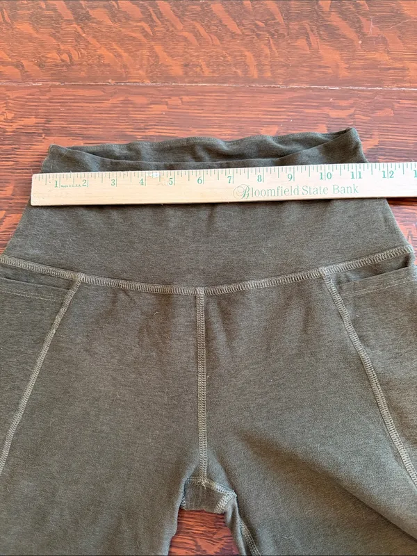 Beyond Yoga Olive Green cropped leggings size medium - Image 6