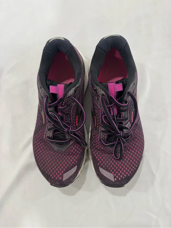 Brooks ghost 12 running shoes size 8 - Image 4