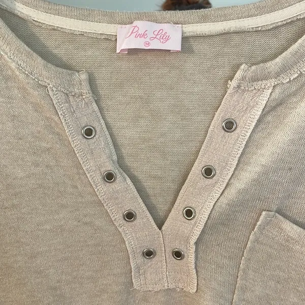 Pink Lily Womens Oatmeal Beige Henley Long Sleeve‎ Pocket Top IL2867 Medium - Image 2