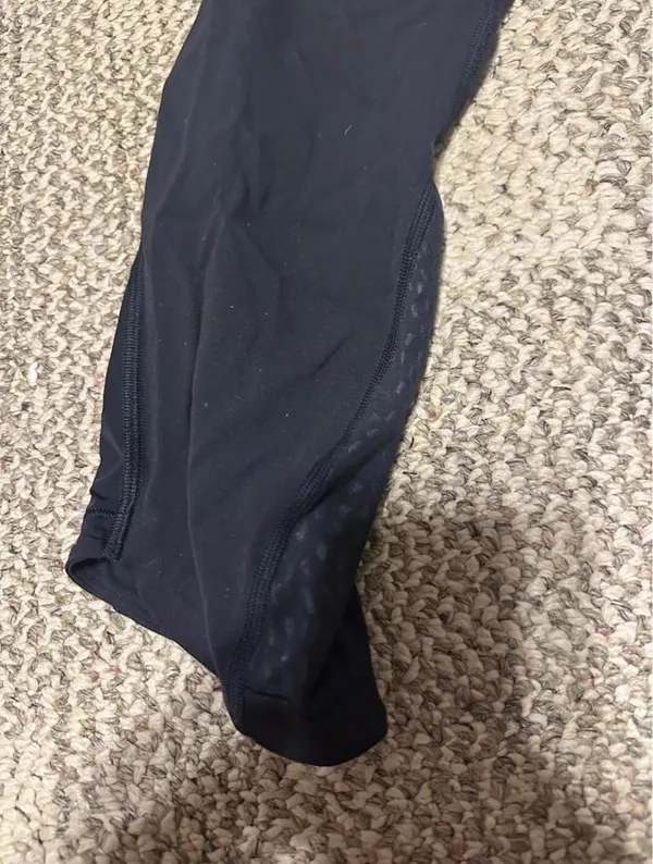 Women size 10 Lululemon cropped leggings - Image 4