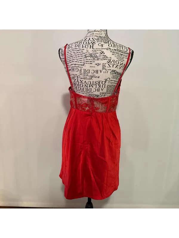 Selfie Leslie Red satin and lace dress with adjustable straps - Image 2