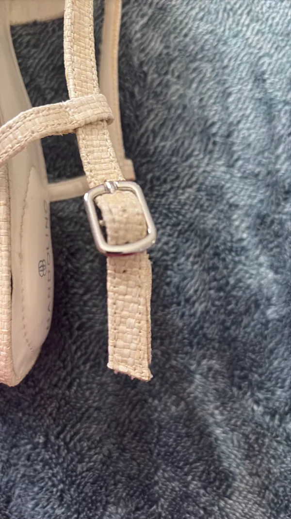 Bandolino strappy off white heels - Image 5