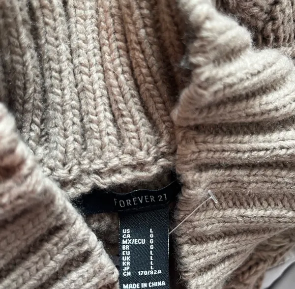 Forever 21 Sweater - Image 4