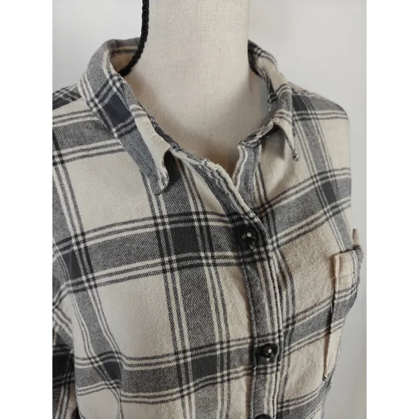 Womens SO Flannel Shirt Cream Black Plaid Size XL - Image 4