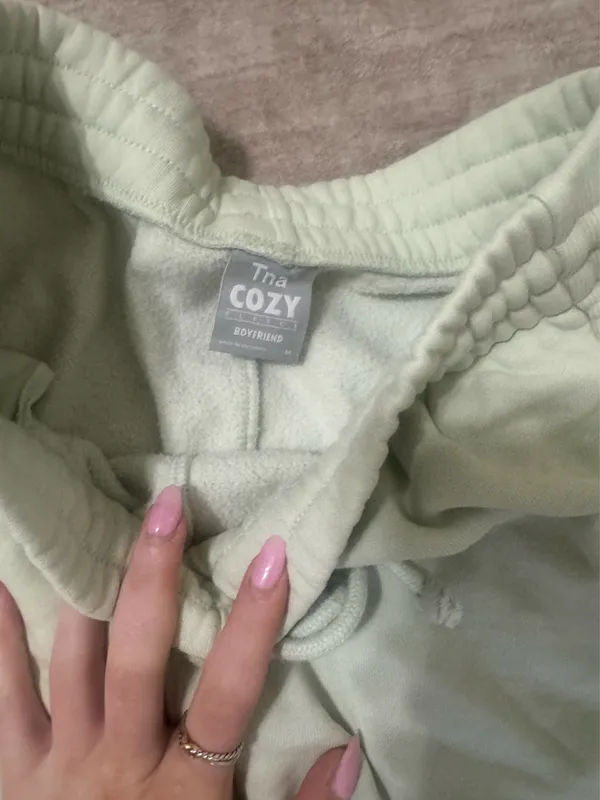 aritzia tna boyfriend shorts light green size medium - Image 2