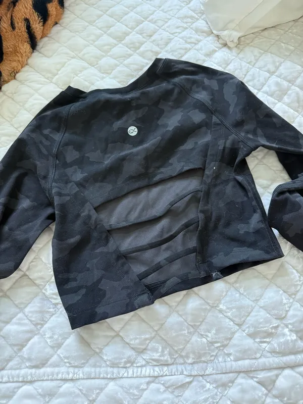 Black camo workout top Size XS - Image 2