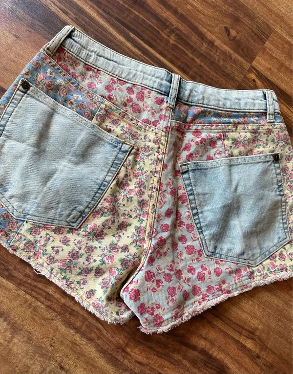 Anthropologie Farm Rio Shorts 28 Ultra High Rise Patchwork Denim Floral Boho - Image 5