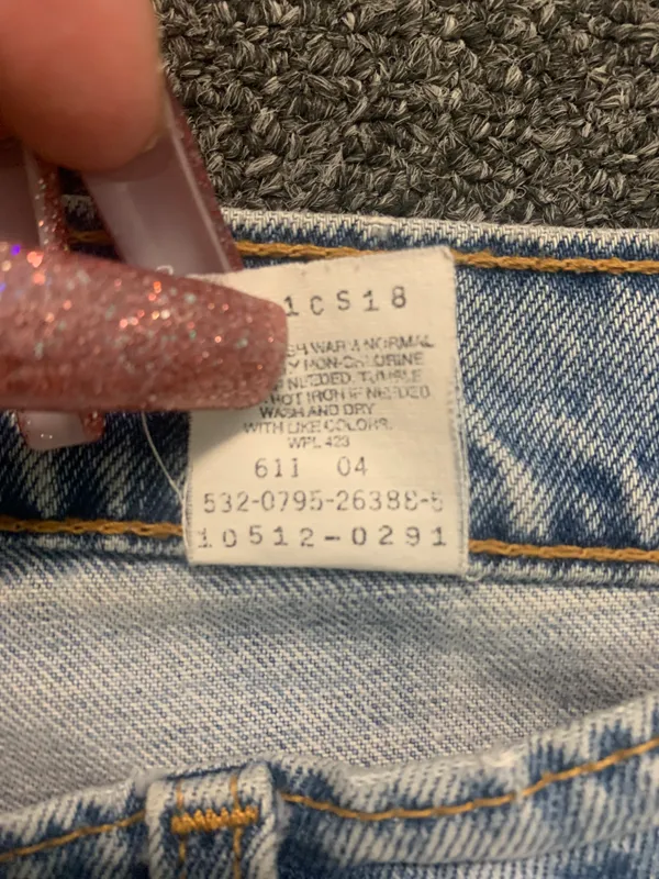 Vintage 512 Levi's Jeans  - Image 4