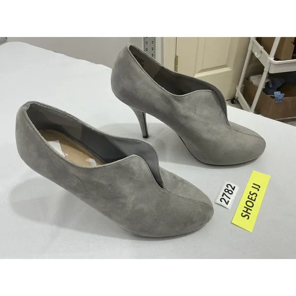 Womans Apt 9 Ellinore Size 10 M Gray Faux Suede Pull On Heel Ankle Bootie - Image 2