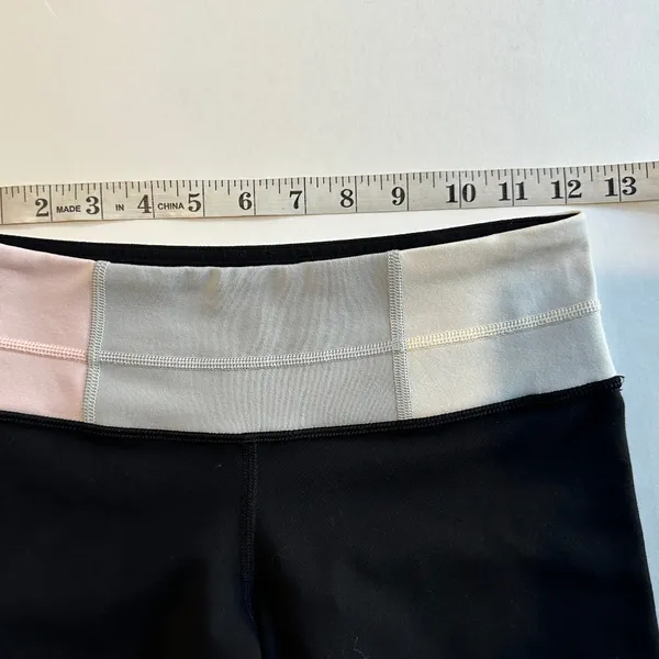 Lululemon‎ Reverse Groove Short - Size 4 Tall. - Image 5