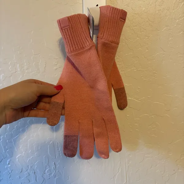 Lululemon Warm Revolution Gloves. NWT. Pink Haze. - Image 4