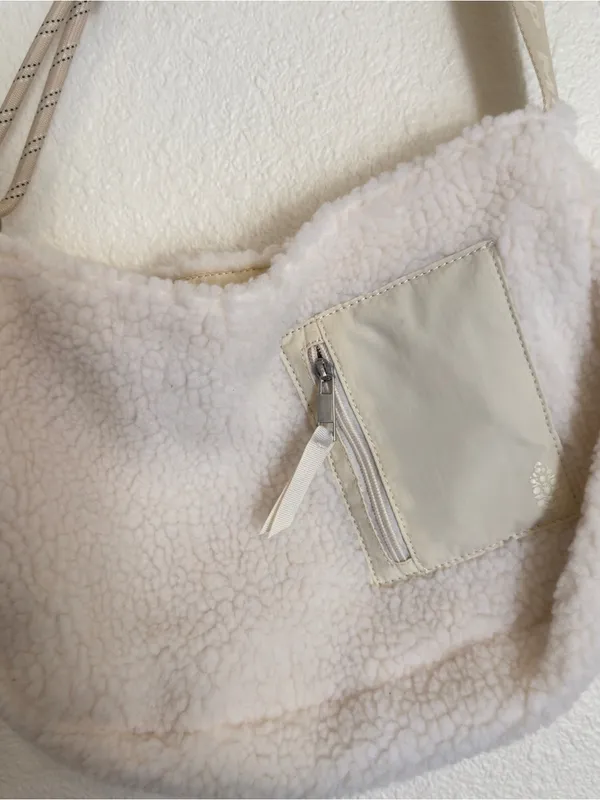 NWOT free people slopes Sherpa sling bag - Image 9