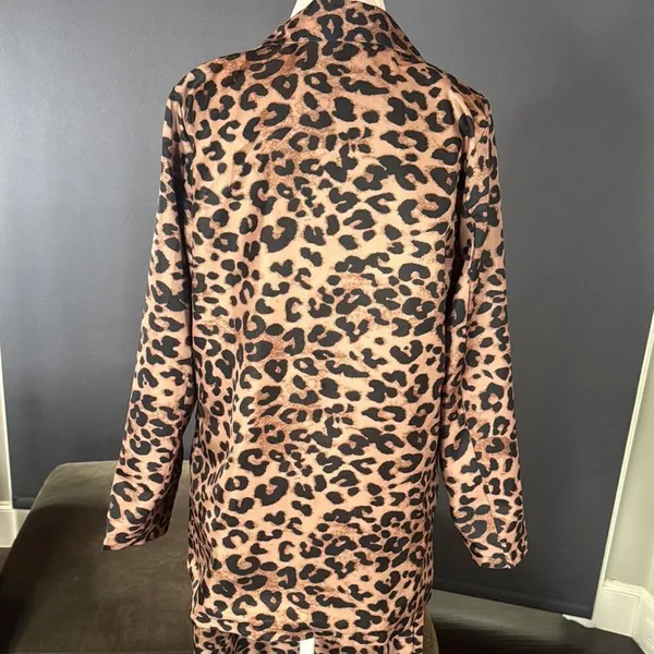 Women’s Lightweight Leopard Print 2 Piece Pant Suit Set Size M NEW - Image 5