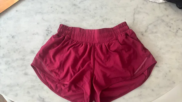 Lululemon Hotty Hot 2.5" Shorts Low-Rise - Image 3