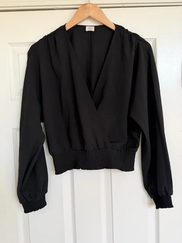 Aritzia Wilfred Black Flowy Deep V Smocked Waist Long Sleeve Blouse M - Image 2