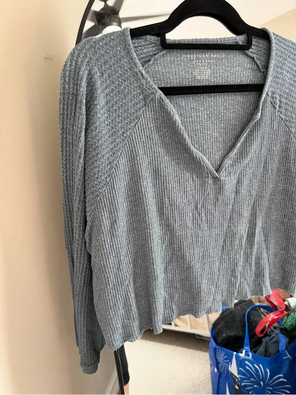 American Eagle Outfitters Gray V‑Neck Ribbed Knit Sweater - Image 2