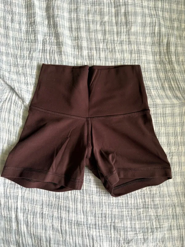 Aritzia TnAction Shorts - Image 2