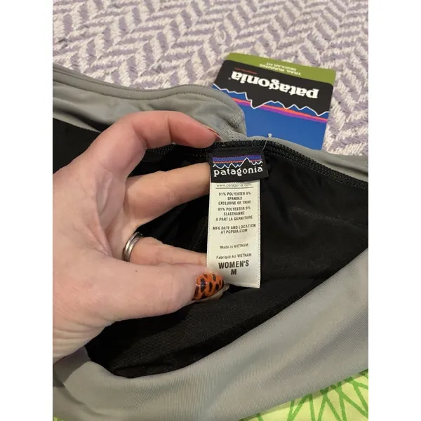 Patagonia Skirt BUILT IN Shorts Womens MEDIUM Outdoors Lightweight Green - Image 12