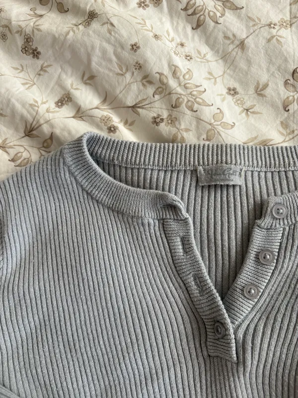 Brandy Melville Cropped ribbed baby blue sweater - Image 2