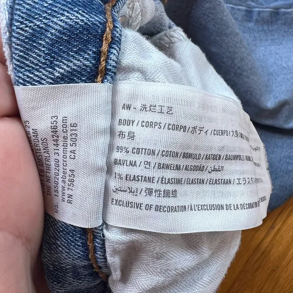 Abercrombie and Fitch Ankle Straight Ultra High Rise, distressed raw hem - Image 10