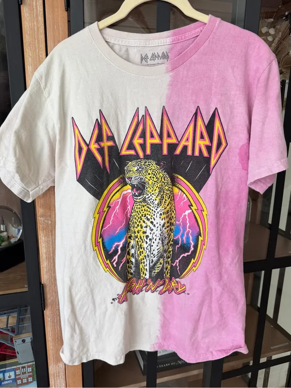 Urban Outfitters Def Leppard split dye tee tshirt band graphic crew short sleeve - Image 2
