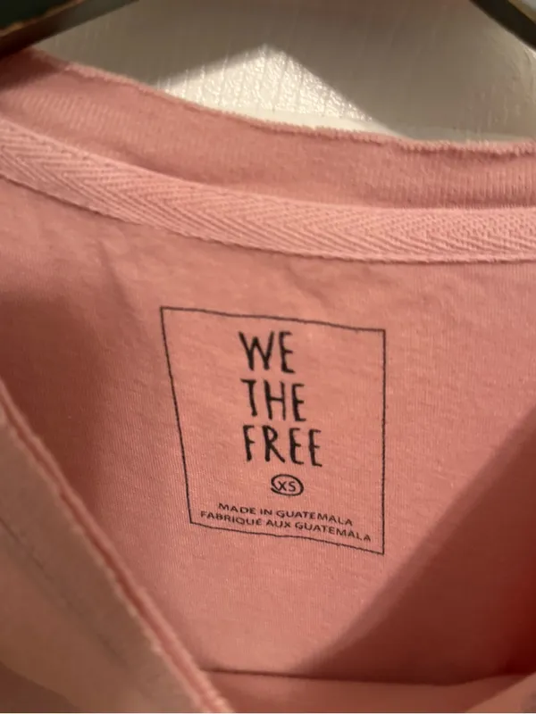 Free People The Perfect Boxy Cropped Tee in Pink - Image 4