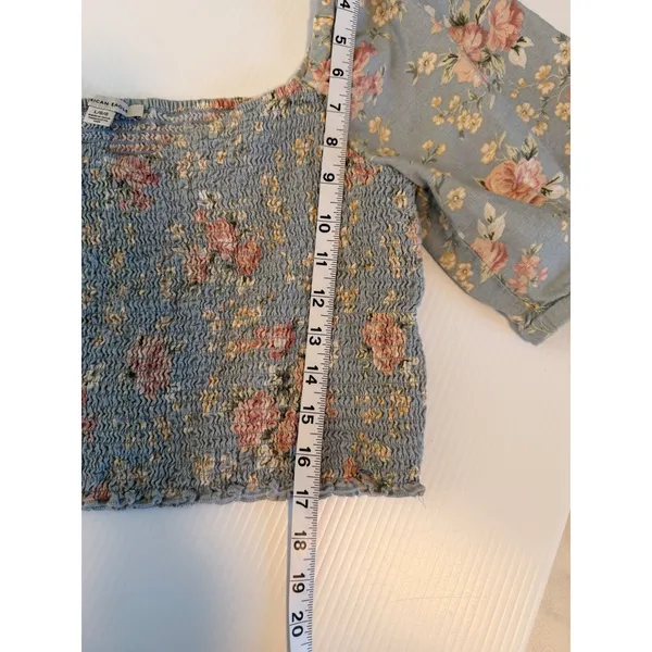 American Eagle Blue Floral Smocked Square‎ Neck Cropped Blouse Top Size L - Image 7