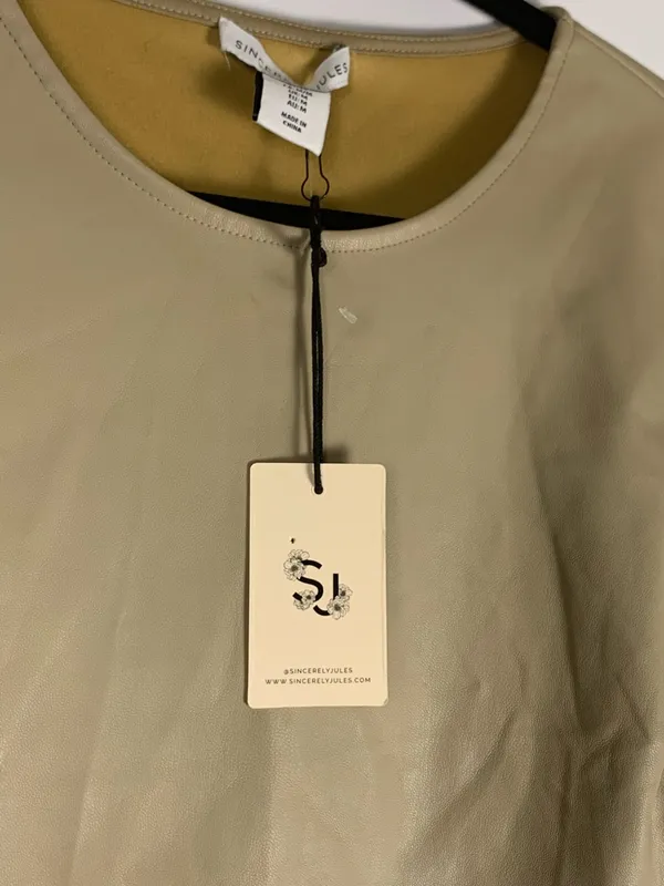 Sincerely Jules Faux Leather Top M Taupe Cap Sleeve NWT Vegan Leather - Image 8