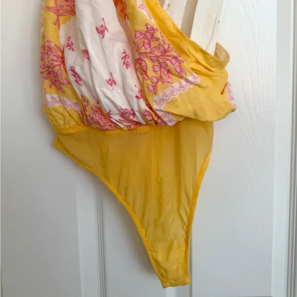 Free People Sweet Thing Bodysuit Pink and Yellow Floral Sleeveless Size L - Image 4