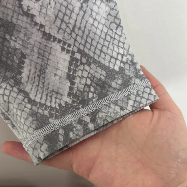 Aerie Offline Real Me Crossover 7/8 Leggings High Rise Gray Snake Print size XL - Image 8