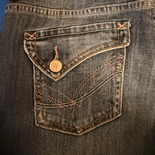 Lucky Brand NWOT Decorative Back Button Pocket Bootcut Jeans - Image 4