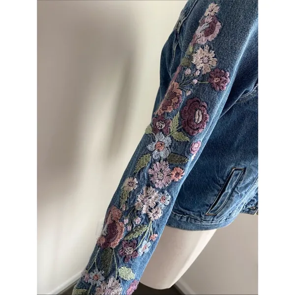 LUCKY BRAND Embroidered Sleeve Blue Denim Jacket Womens Sz XS Trucker - Image 4