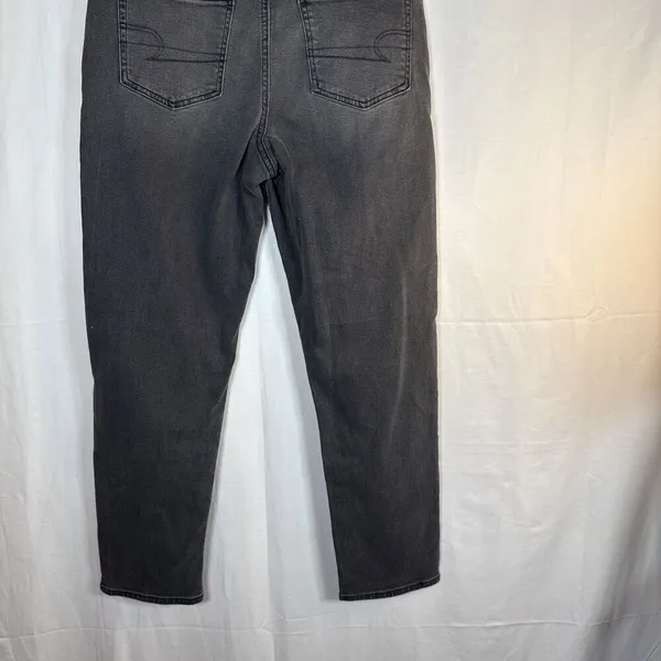 Women’s American Eagle Mom Jean Black Jeans Straight Leg Size 8 Preowned - Image 11