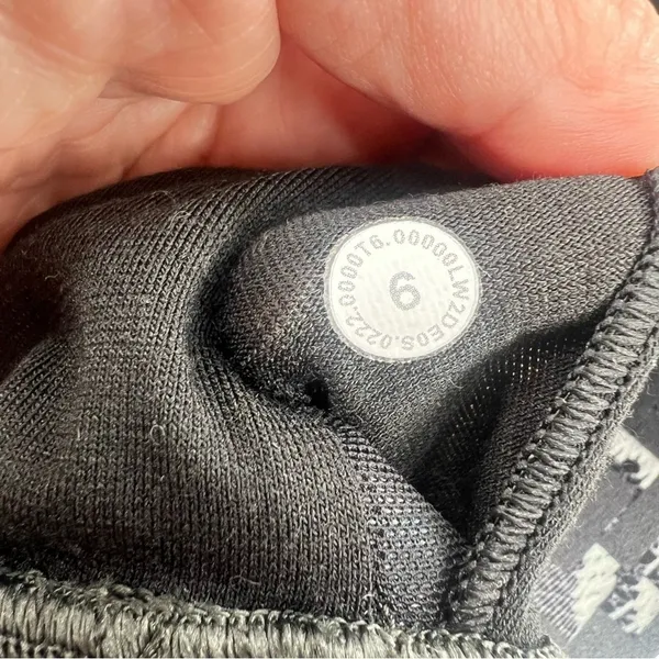 Lululemon Energy Bra Medium‎ Support, B-D Cup Urban Block Ice Grey Black sz 6 - Image 5