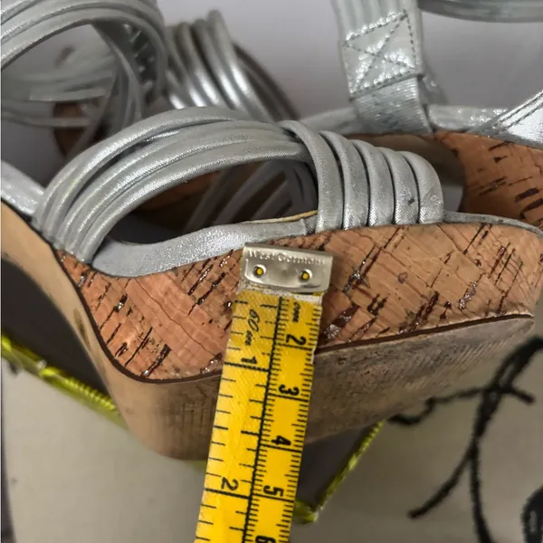 Vintage Gianni Bini silver Strappy Heels for Special Occasions - Image 9