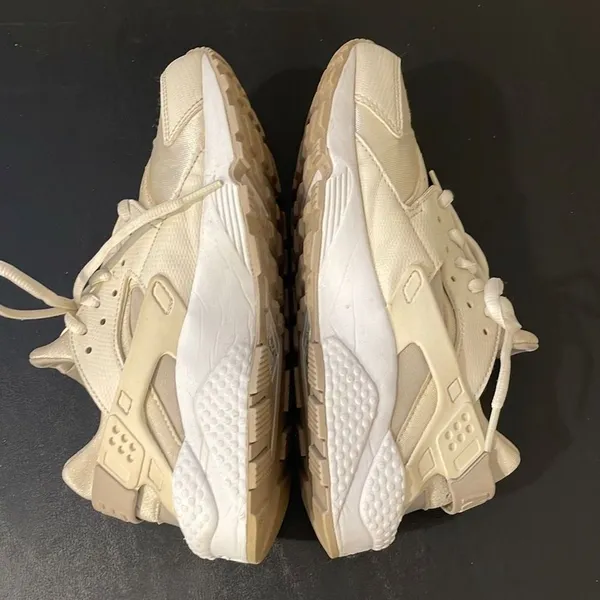 Nike Air Huaraches‎ Sneakers. Size 7.5 Cream - Image 7