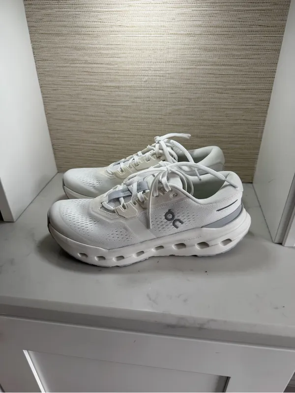 On Women's Cloudrunner 3 Running Shoes White Size 9.5 - Image 2
