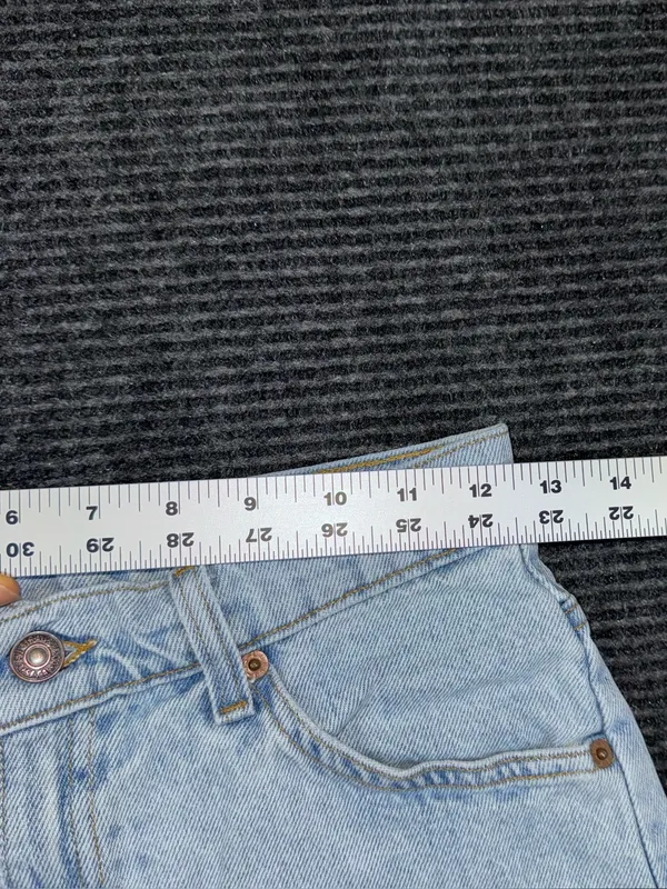 Vintage 90s Levi’s 950 Relaxed Orange Tab Mid Thigh Denim Shorts 5 / 25 USA Made - Image 6