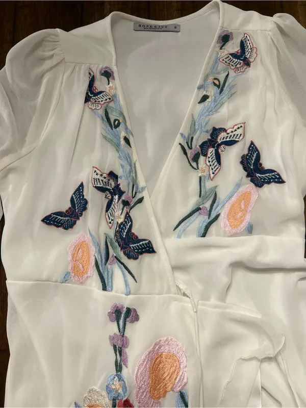 Hope & Ivy Maternity size 8-gorgeous embroidered wrap dress - Image 5