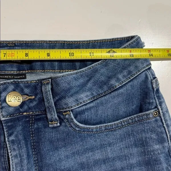 Lee Women's Straight Leg Blue Jeans EUC - Image 6