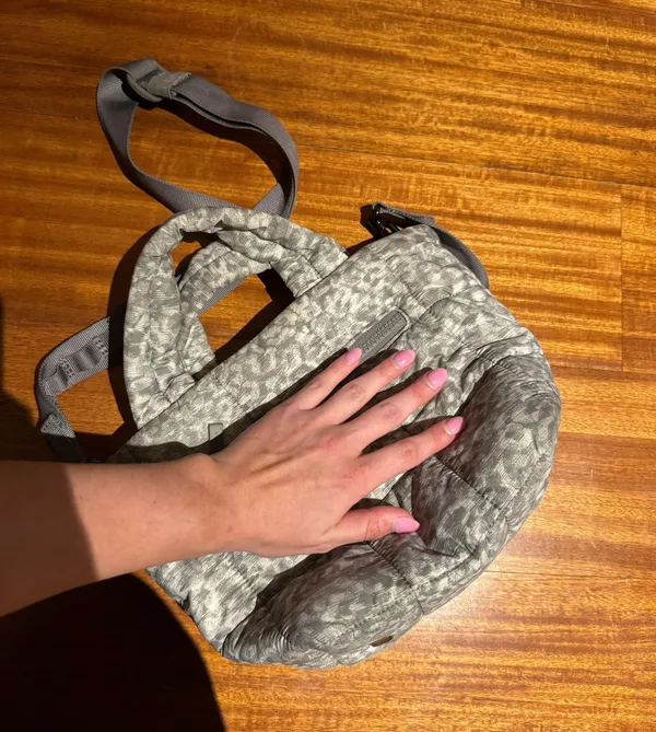 Lululemon Quilted Puff Bag 5L - Image 12