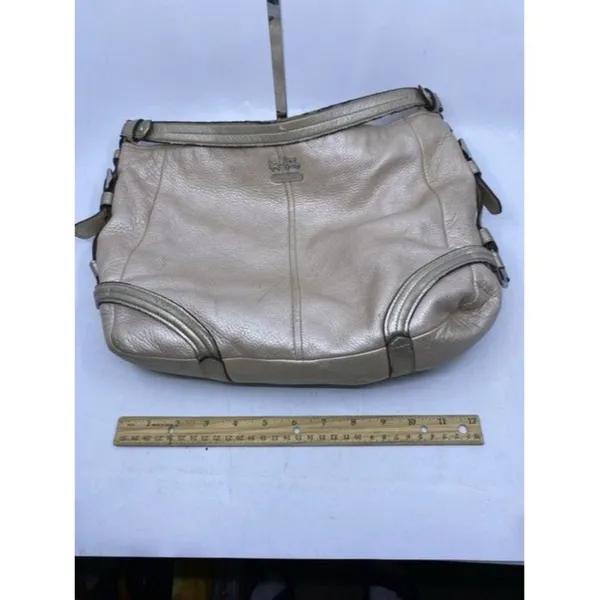 Coach Classic Off White Leather Shoulder Bag - Image 4