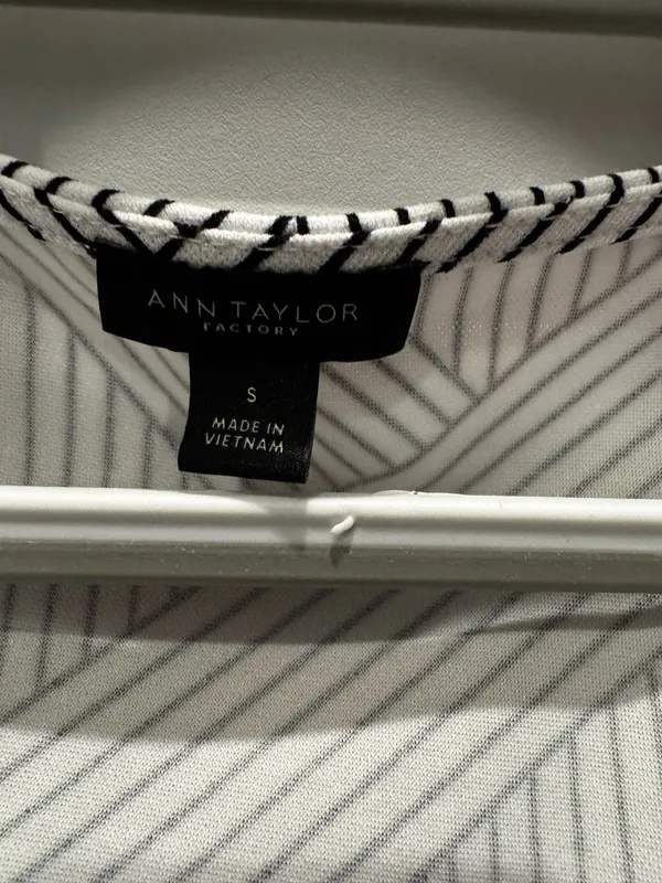Chic Striped Wrap Ann Taylor Blouse 🖤🤍 - Image 2